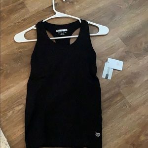 New black fitness top